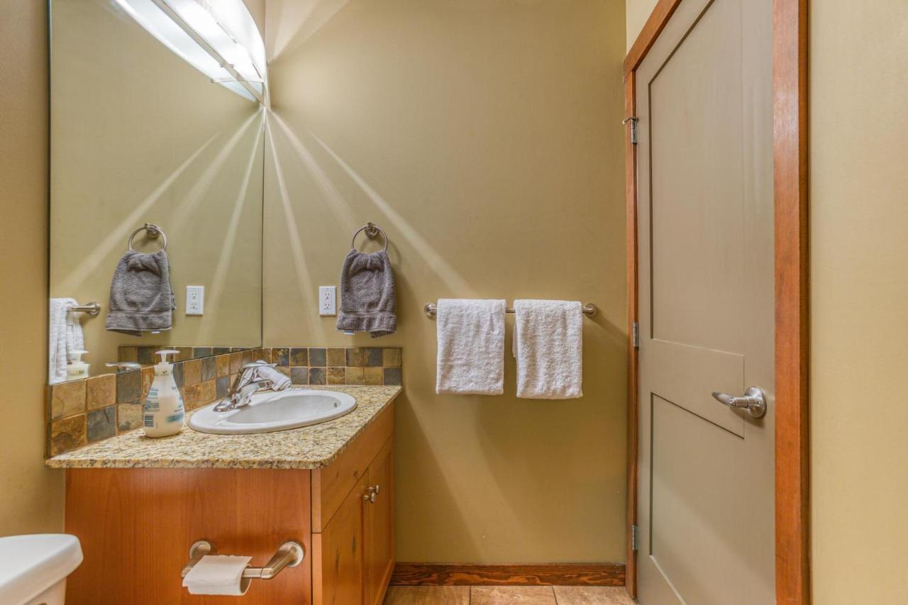 Rundle Rise - Spacious Condo Steps From Main Street Canmore Exterior photo